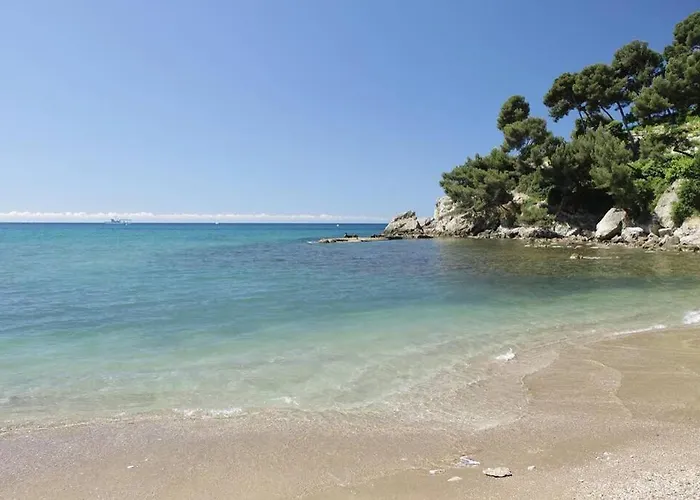 Appartement T2 Rez de villa proche bord de mer