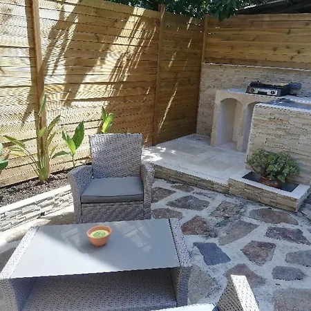 Appartement T2 Rez De Villa Proche Bord De Mer Le Pradet Exterior foto