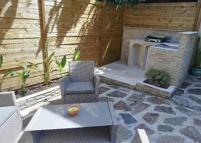 Appartement T2 Rez De Villa Proche Bord De Mer